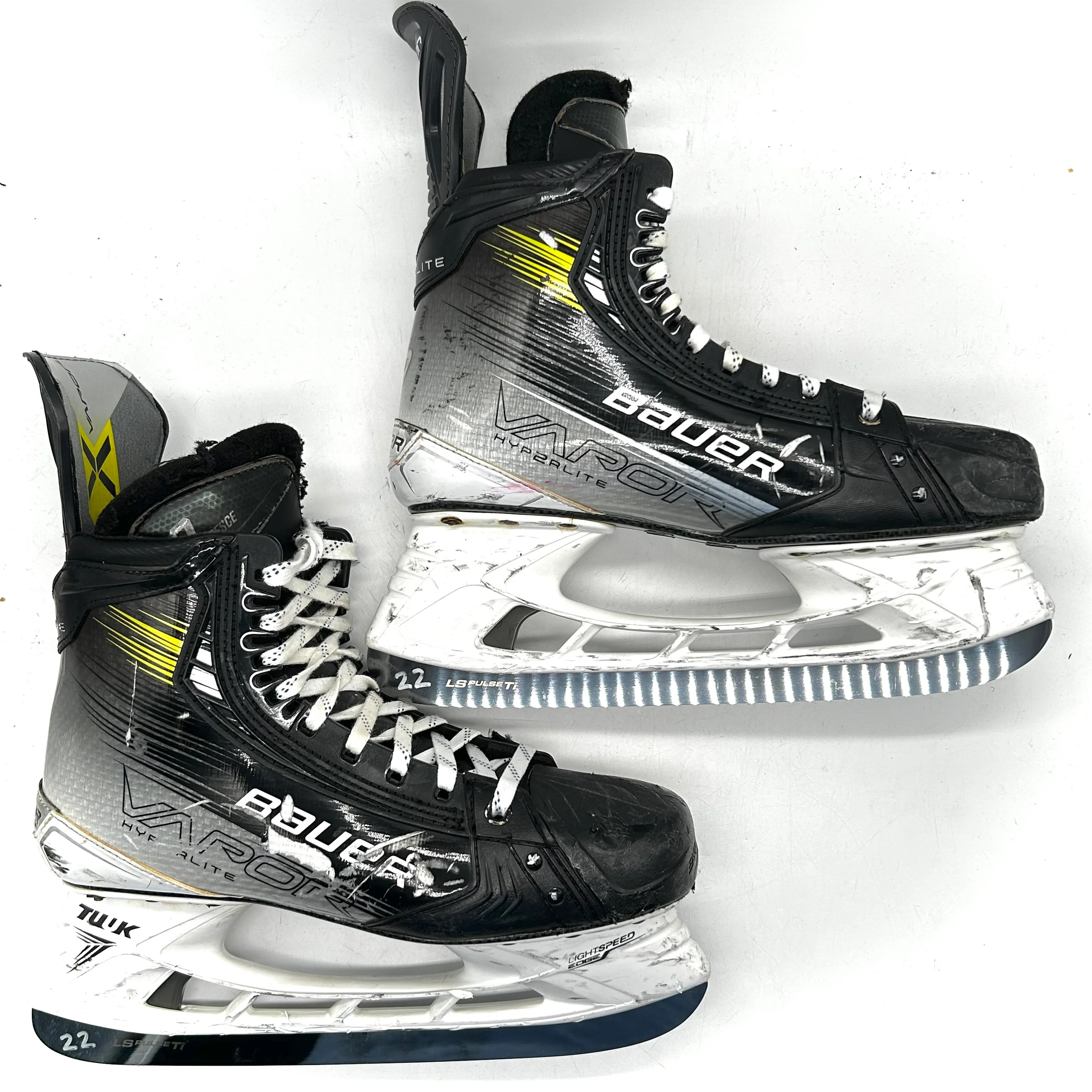 Bauer Vapor Hyperlite 2 - Used NHL Pro Stock Skates - Brett Pesce - Size 10.25 - Image 3