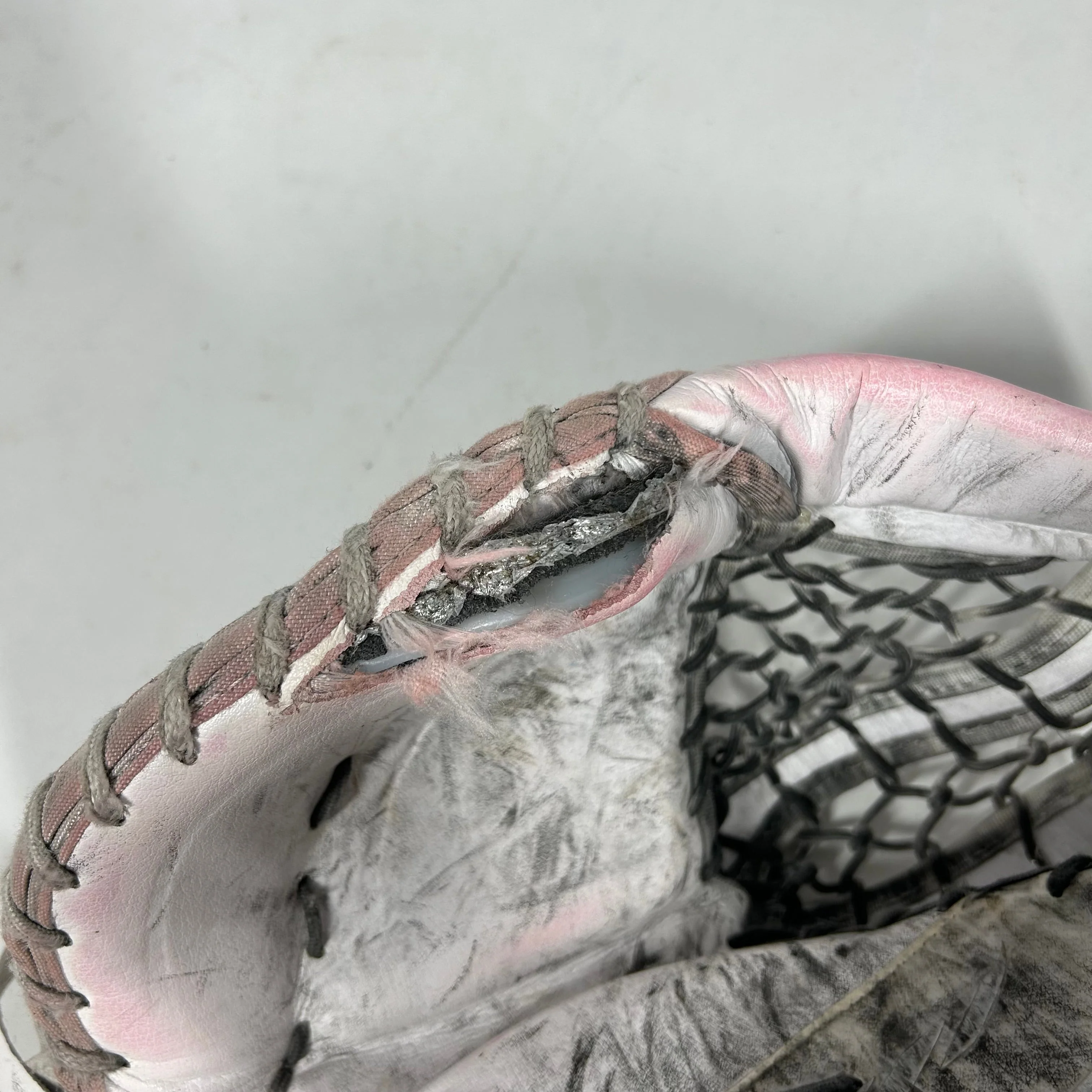 Bauer Vapor Hyperlite - Used Pro Stock Goalie Glove (White) - Image 4