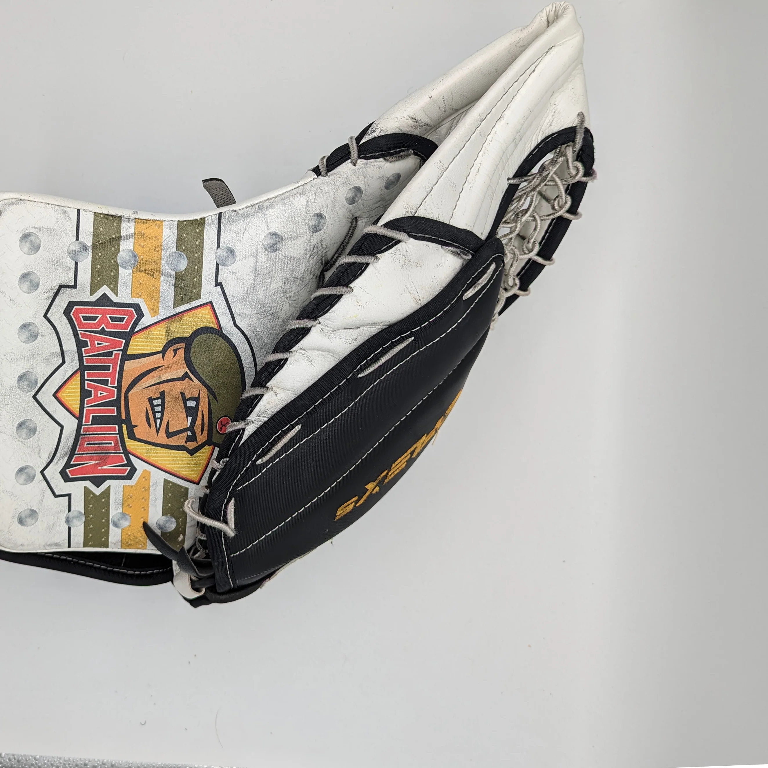 CCM Extreme Flex 5 - Used OHL Pro Stock Goalie Pads (White/Green/Yellow) - Image 6