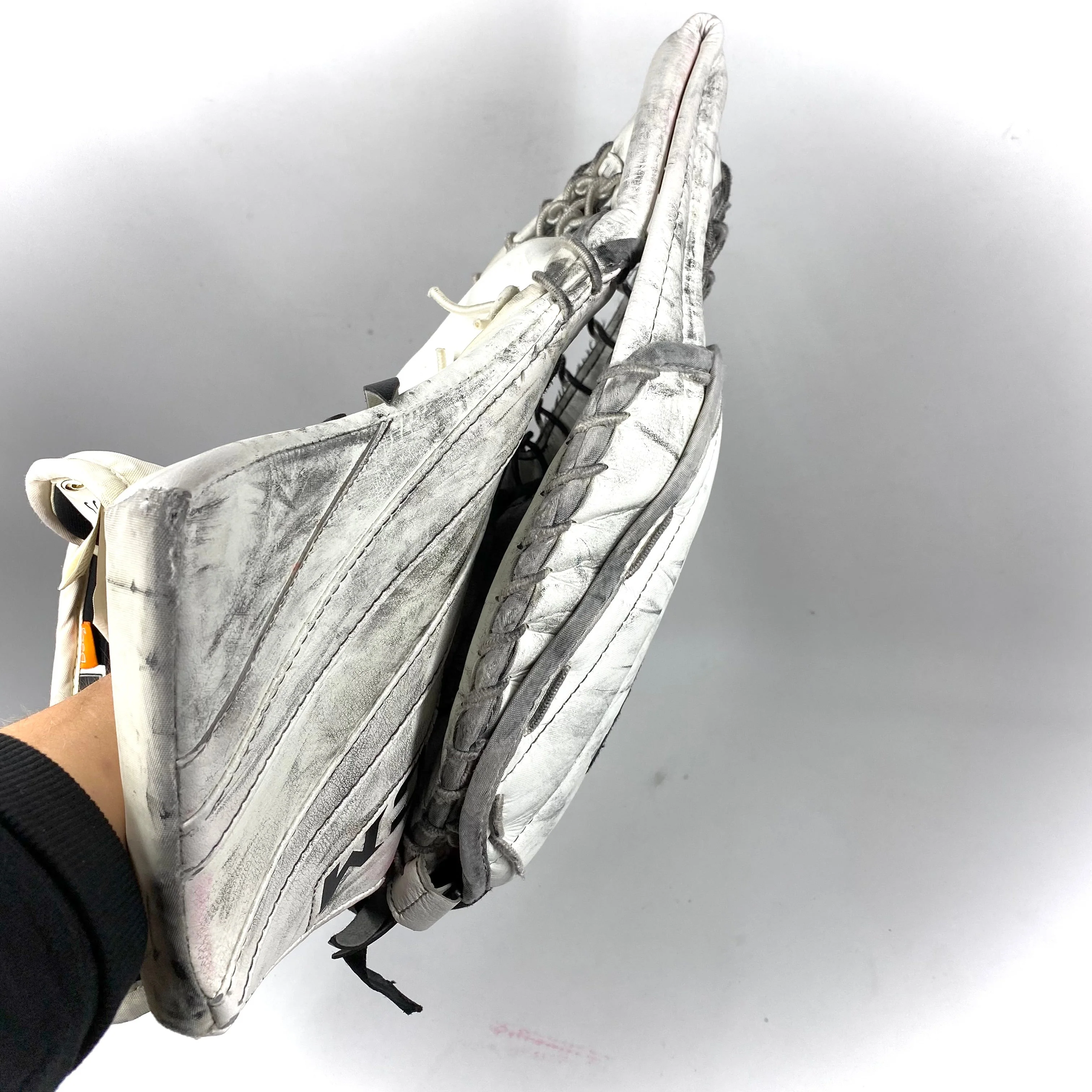 CCM Extreme Flex 5 - Used Pro Stock Goalie Glove (White/Black) - Image 3