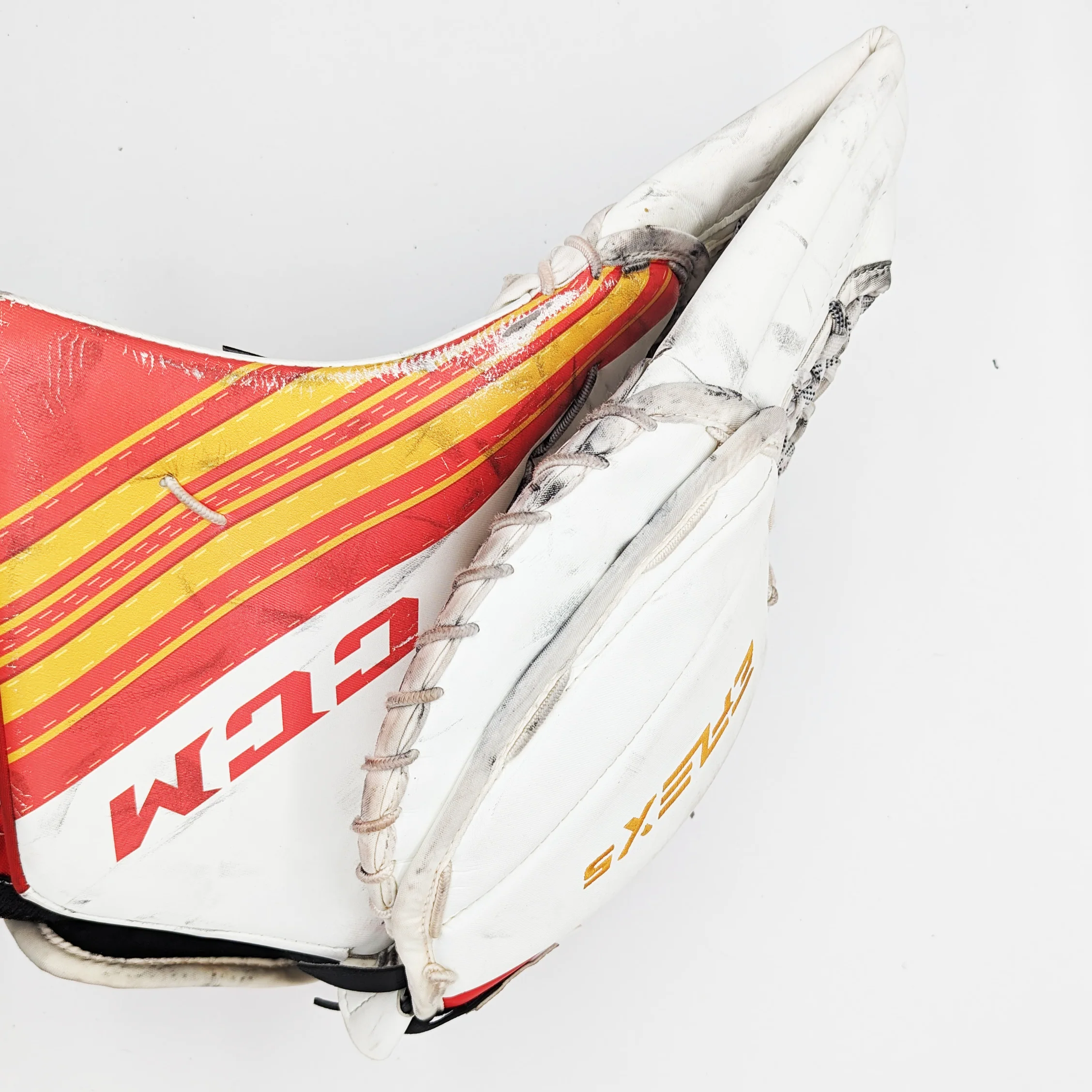 CCM Extreme Flex 5 - Used Pro Stock Goalie Glove (White/Yellow/Red) - Image 3