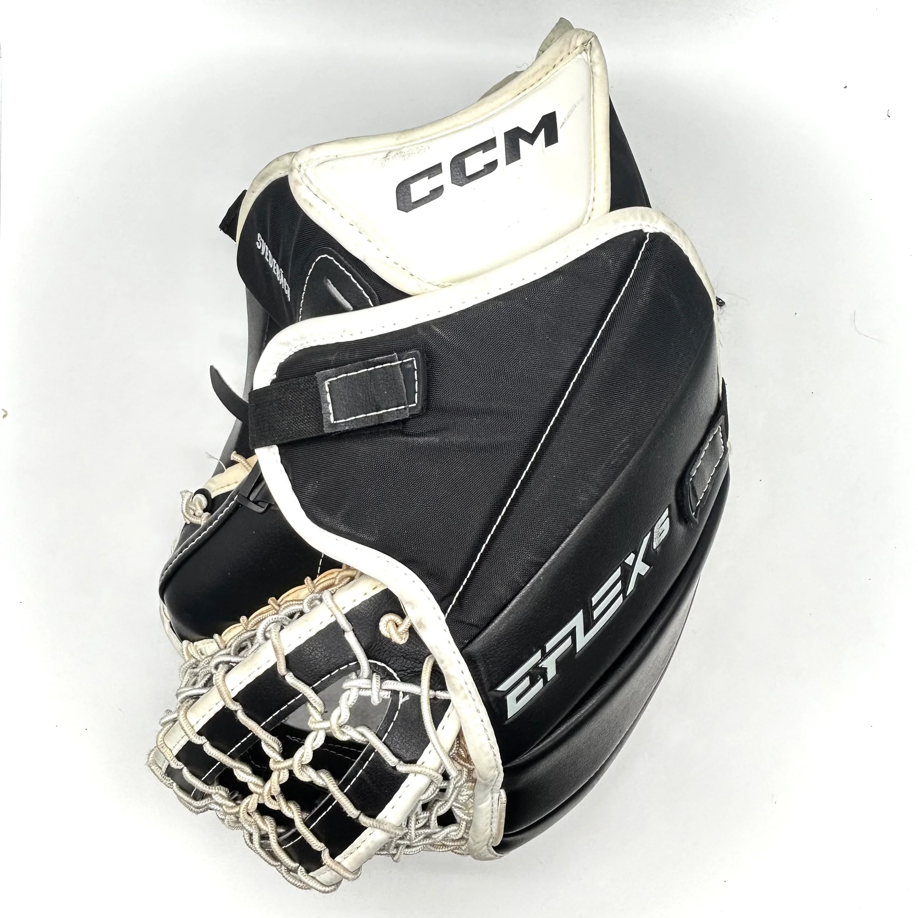 CCM Extreme Flex 6 - Used Pro Stock Goalie Glove (White/Black) - Image 2