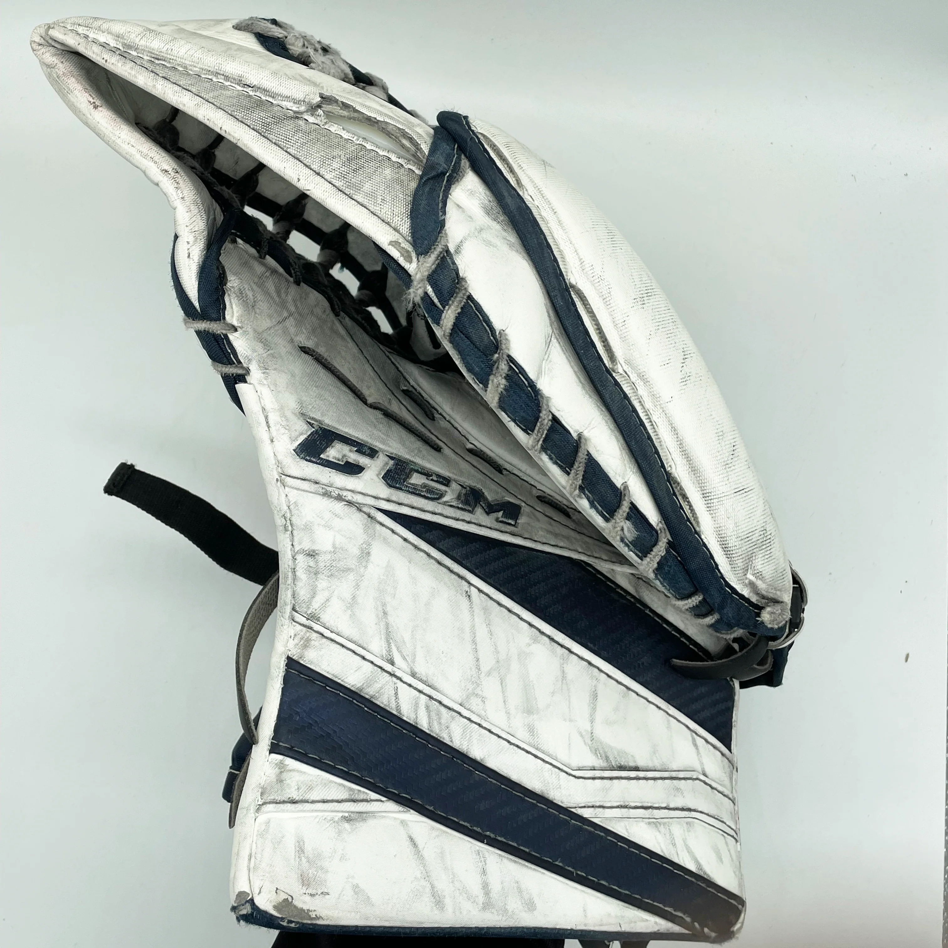 CCM Extreme Flex III - Used Pro Stock Goalie Glove (White/Navy) - Image 3