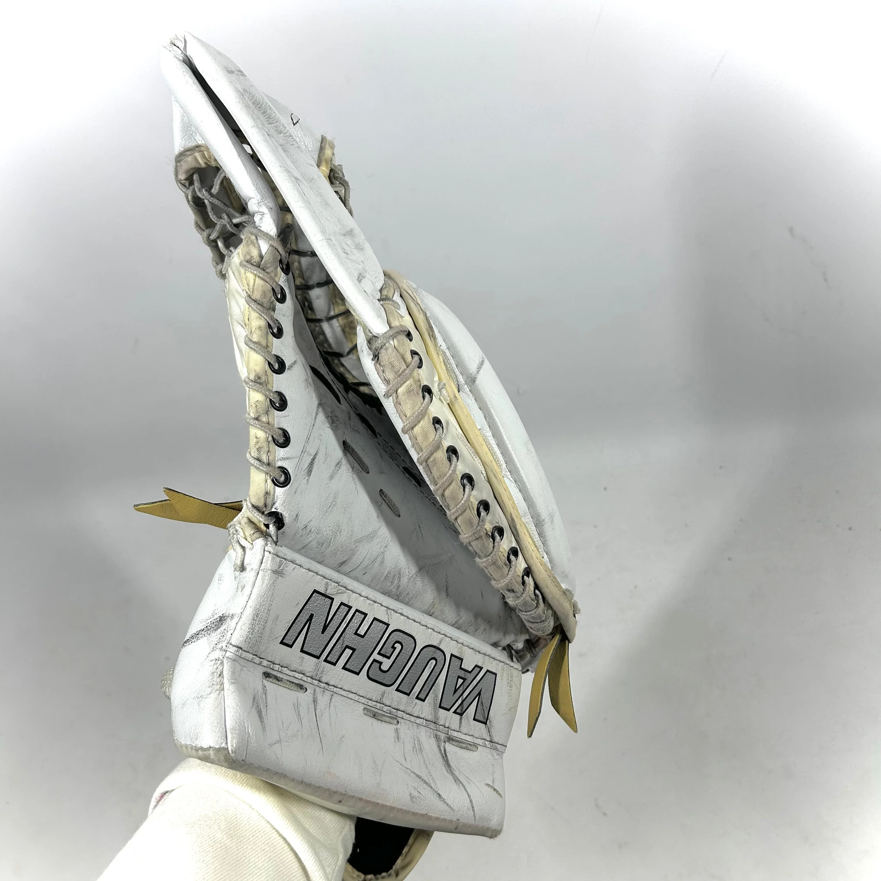 Vaughn Pro Custom - Used NHL Pro Stock Goalie Glove - Joonas Korpisalo (White) - Image 3
