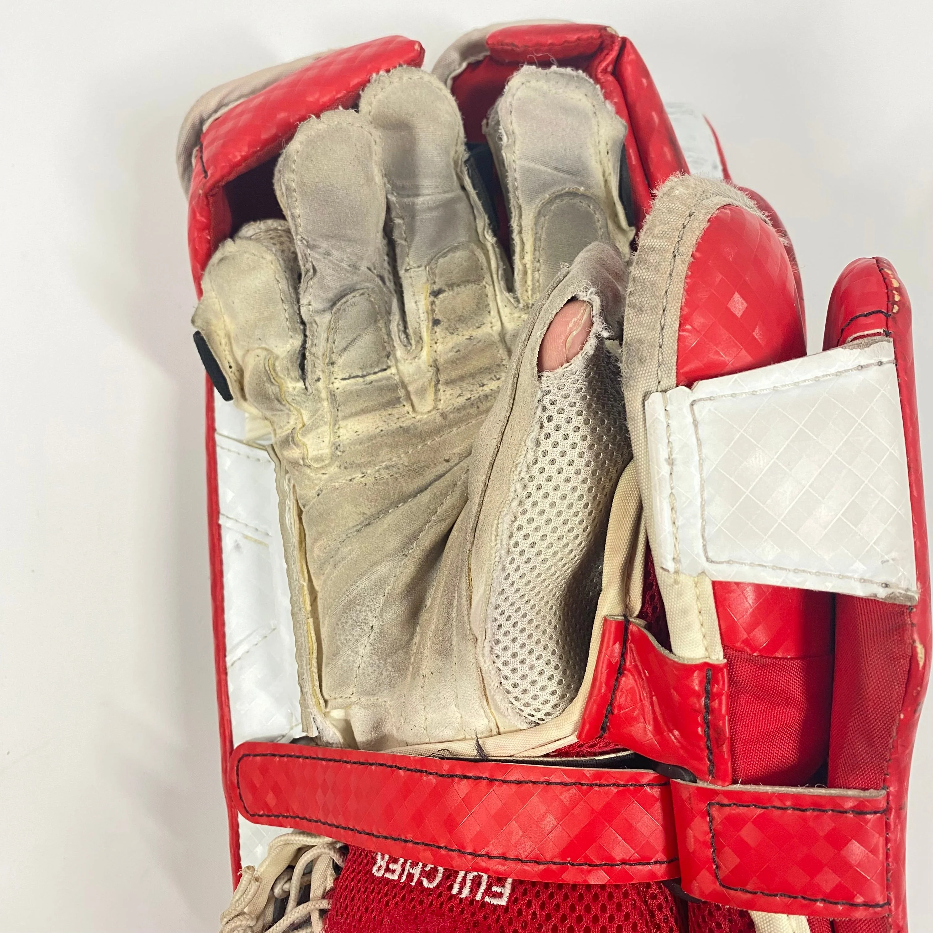 Vaughn Velocity V9 - Used Pro Stock Goalie Blocker (Red/White) - Image 3