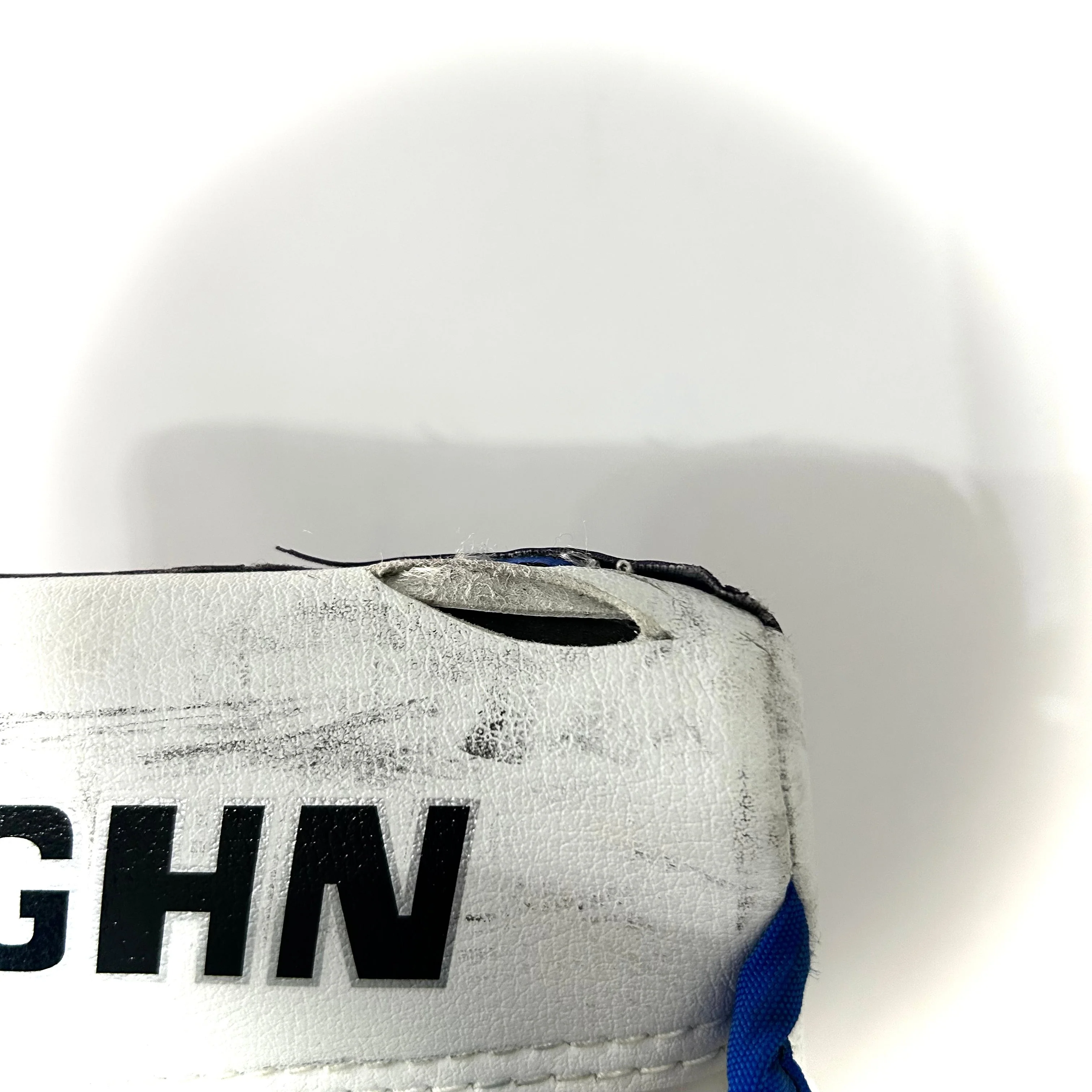 Vaughn Velocity V9 - Used Goalie Blocker (White/Purple/Blue) - Image 4