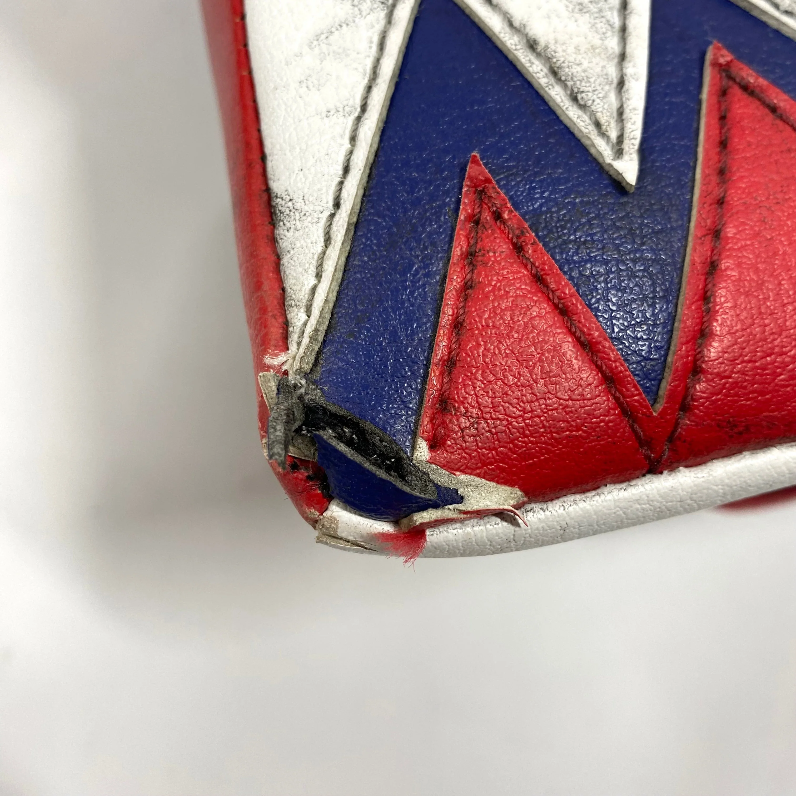 Vaughn Velocity V9 - Used Pro Stock Goalie Blocker (Red/Blue) - Image 4